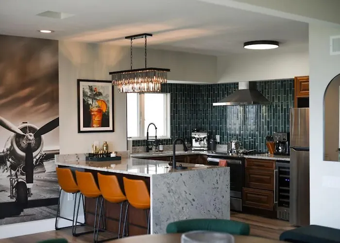 Hostwise - Grandview Penthouse - Sweeping Views, High End Living *