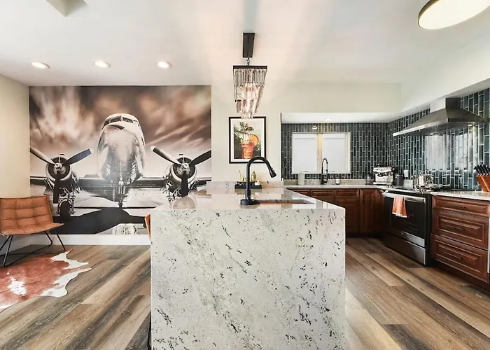 Hostwise - Grandview Penthouse - Sweeping Views, High End Living *
