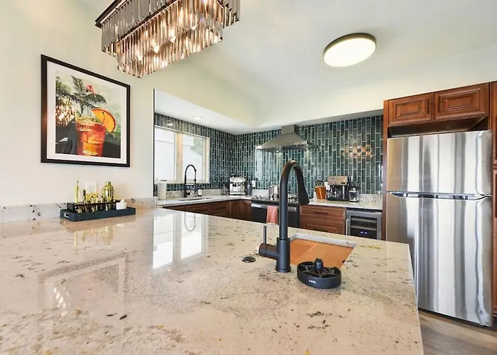 Hostwise - Grandview Penthouse - Sweeping Views, High End Living *