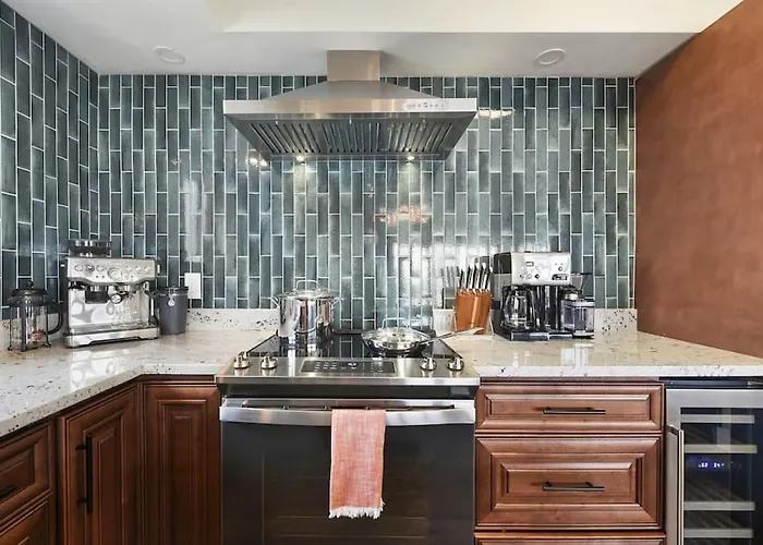 Hostwise - Grandview Penthouse - Sweeping Views, High End Living