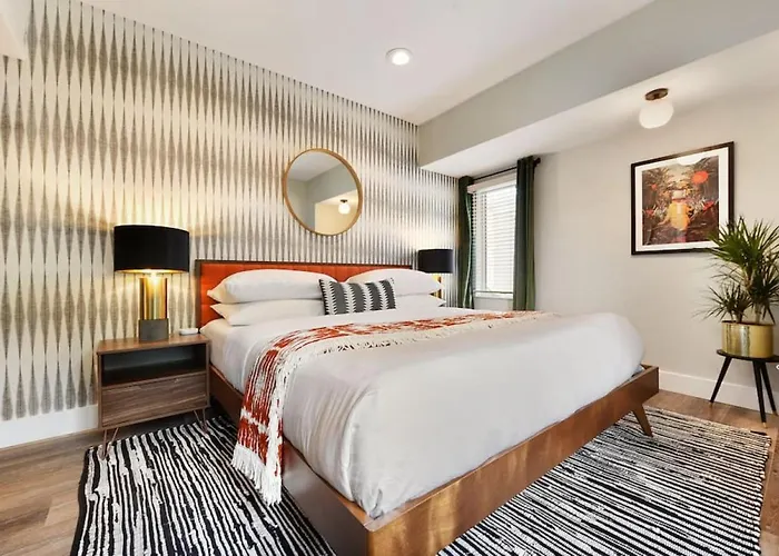 Apartment Hostwise - Grandview Penthouse - Sweeping Views, High End Living