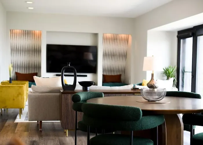 Hostwise - Grandview Penthouse - Sweeping Views, High End Living