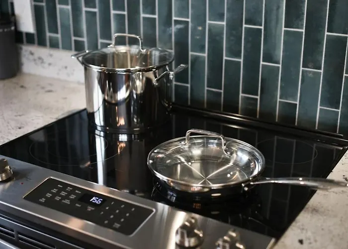 Hostwise - Grandview Penthouse - Sweeping Views, High End Living Apartment *