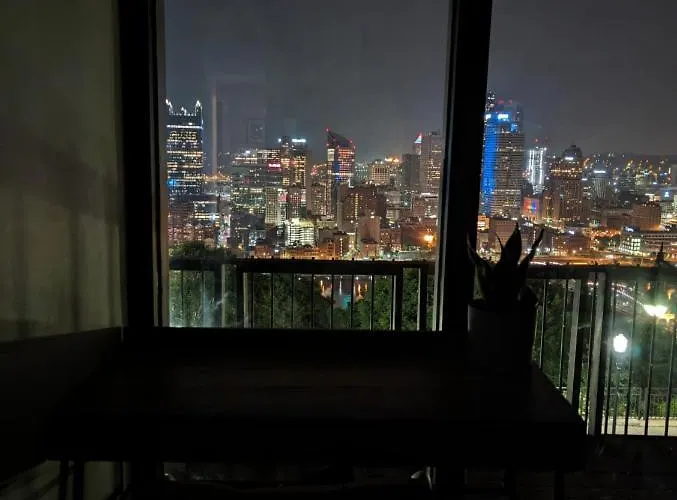 Hostwise - Grandview Penthouse - Sweeping Views, High End Living Apartment *